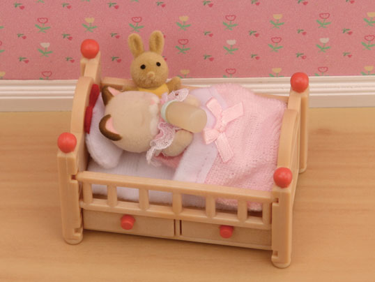 sylvanian families baby crib